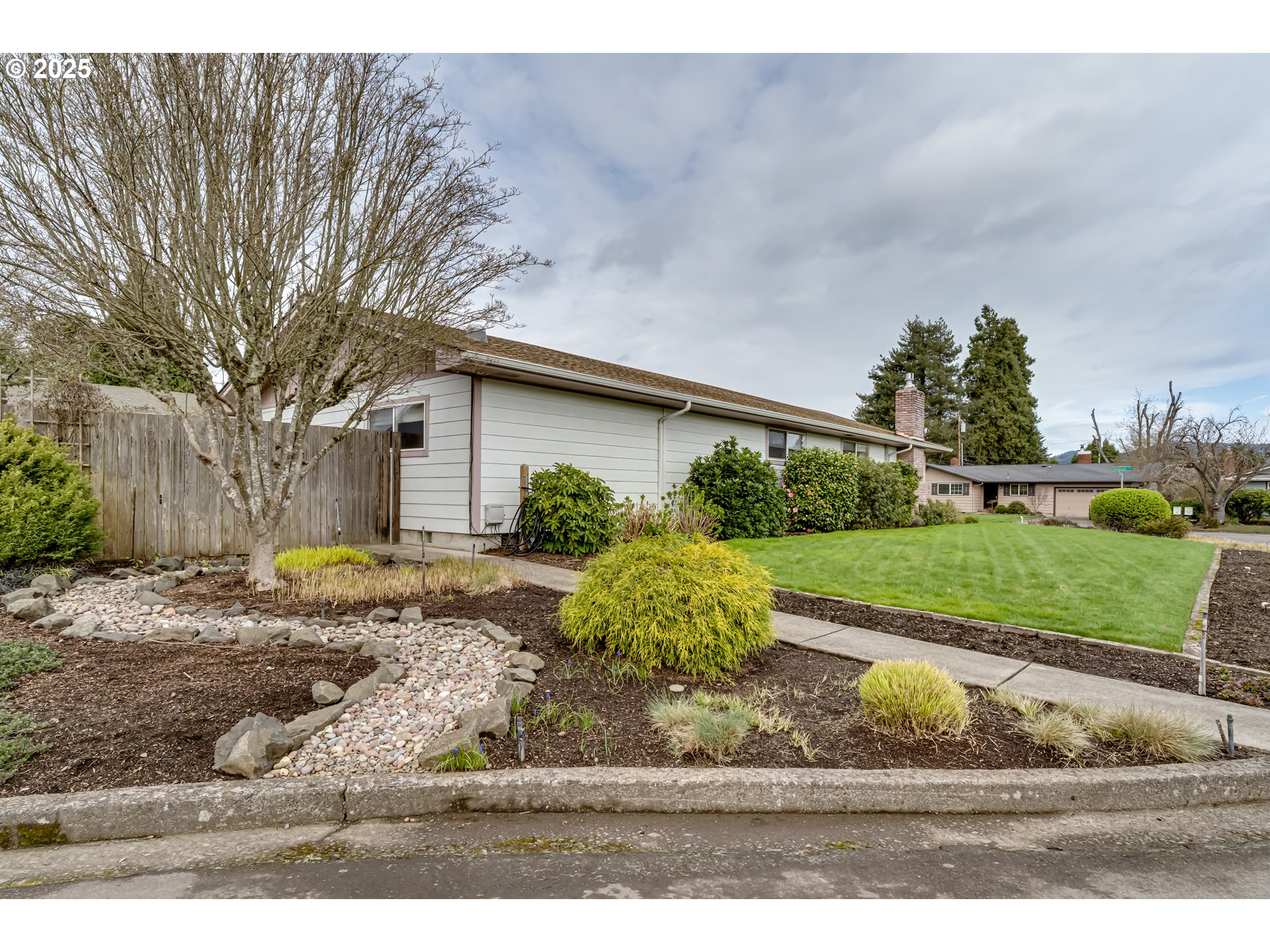 1595 Rambling Drive Springfield, OR 97477 - Photo 3 of 48