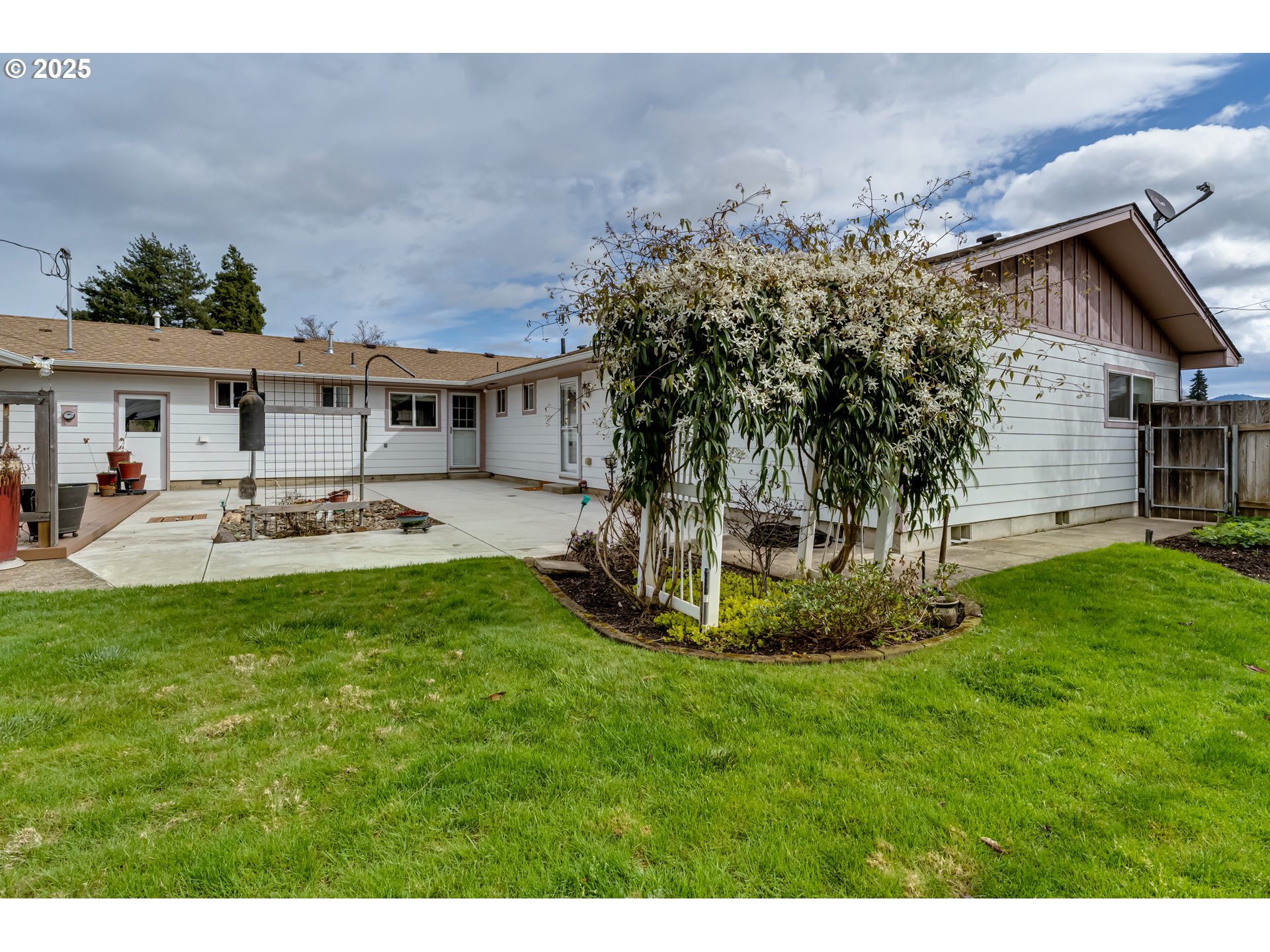 1595 Rambling Drive Springfield, OR 97477 - Photo 36 of 48