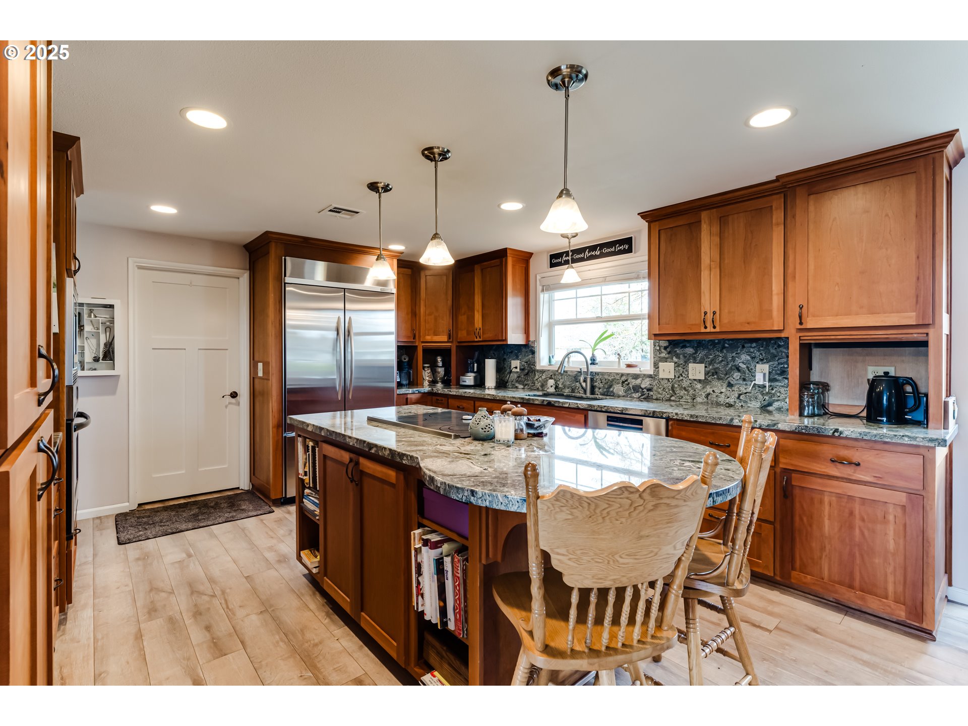 1595 Rambling Drive Springfield, OR 97477 - Photo 9 of 48