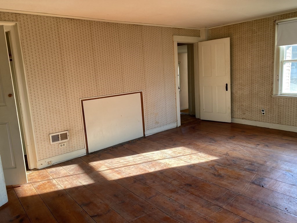 85 Main Street Groveland, MA 01834 - Photo 18 of 18 an empty room with windows