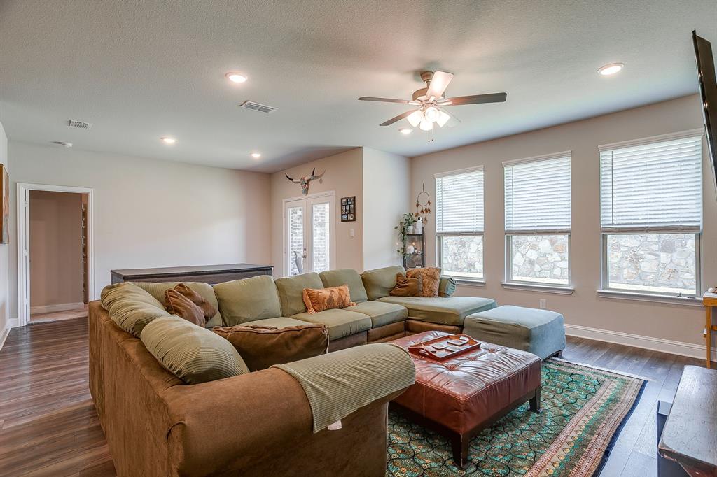 8225 Manx Point Godley, TX 76044 - Photo 13 of 40