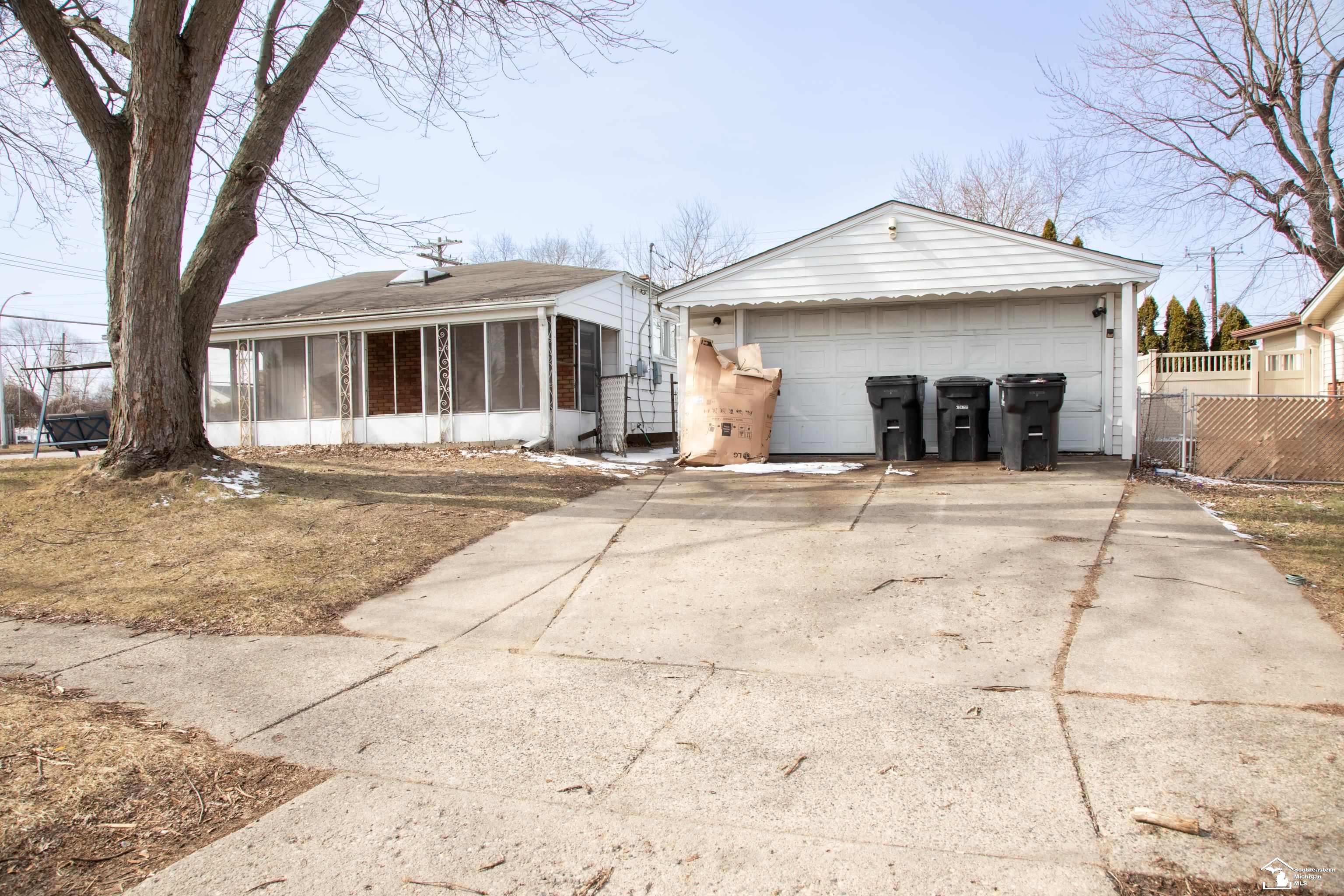 33618 Warren Road Westland, MI 48185 - Photo 3 of 47