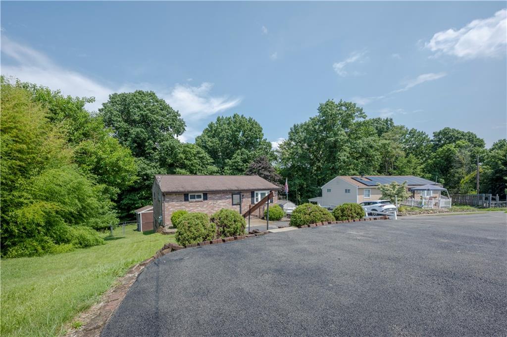 327 Beech Road Pittsburgh, PA 15239 - Photo 5 of 48