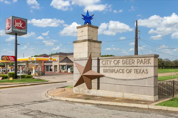 $325,000 | 2206 Camdon Drive, Deer Park, TX 77536