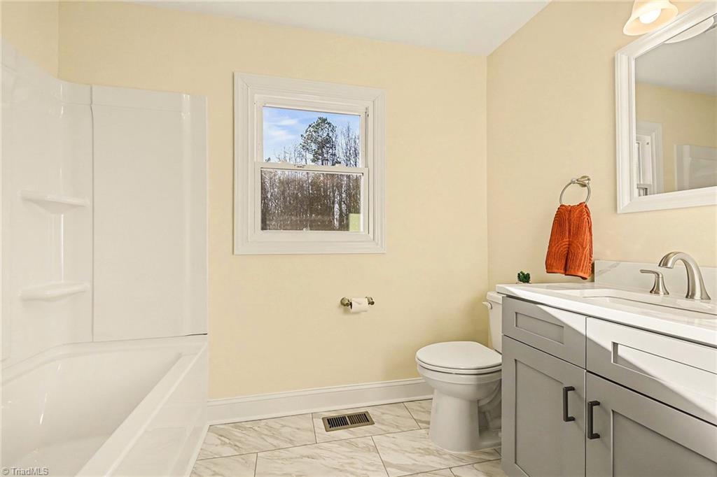122 Old Fisher Ferry Road Thomasville, NC 27360 - Photo 11 of 20 Bathroom