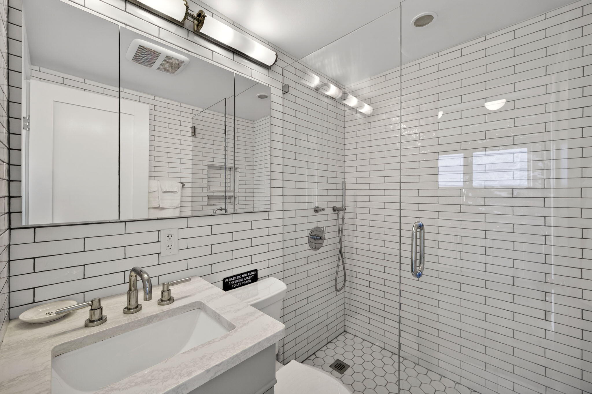495 Commercial Street, Unit 9 Provincetown, MA 02657 - Photo 16 of 25 80-PF0A9248