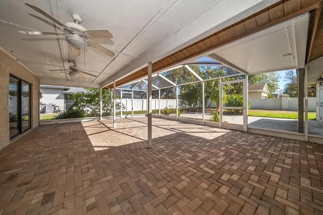 a view of a backyard