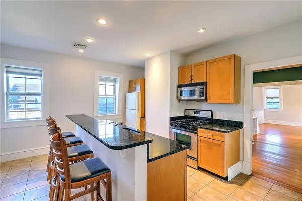 $2,300 | 225 Carpenter Street, Unit 3, Providence, RI 02903
