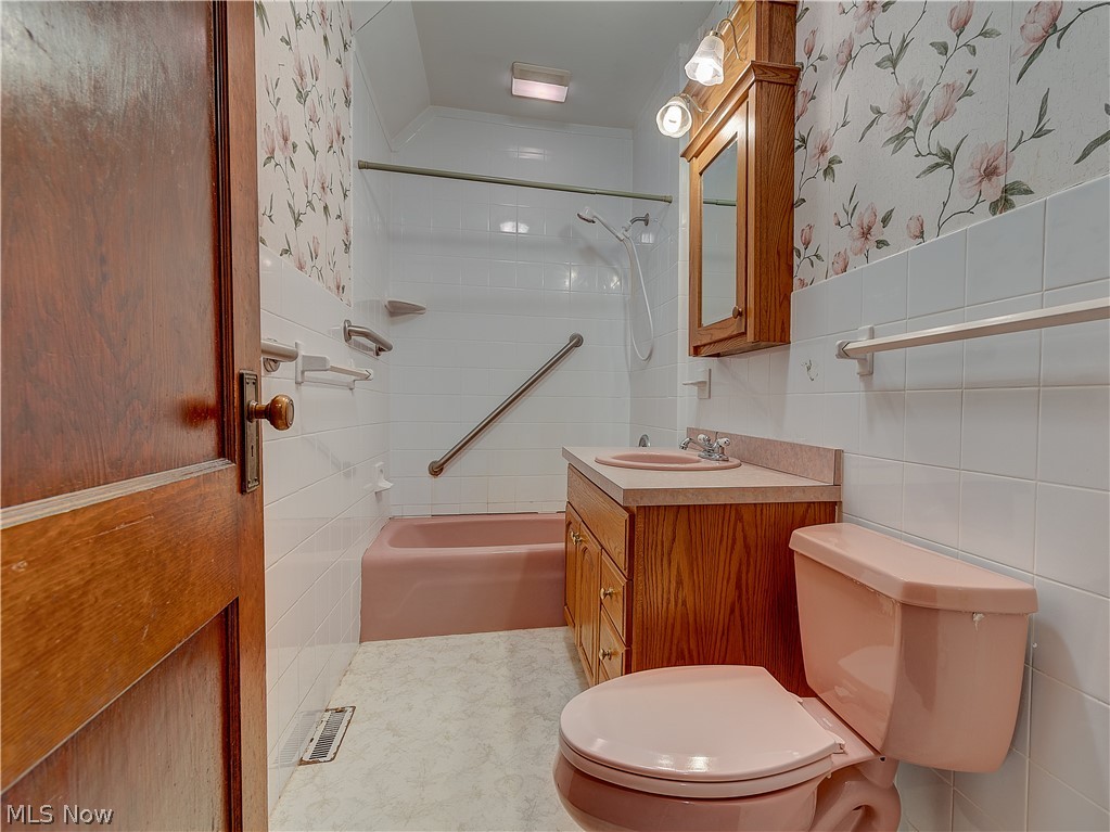 1251 Ridge Road Hinckley, OH 44233 - Photo 9 of 26