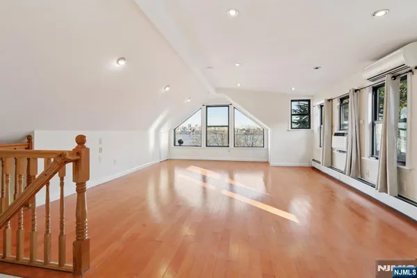 $3,850 | 32 Hudson Terrace, Unit 2, Edgewater, NJ 07020