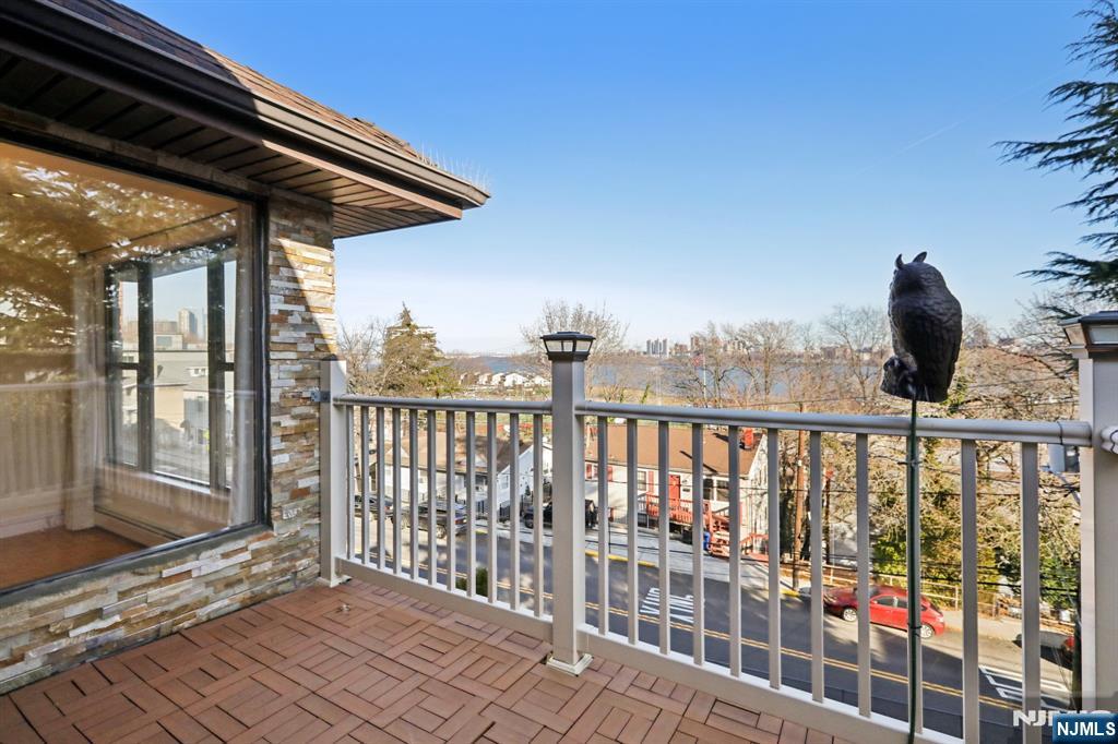 32 Hudson Terrace, Unit 2 Edgewater, NJ 07020 - Photo 38 of 42