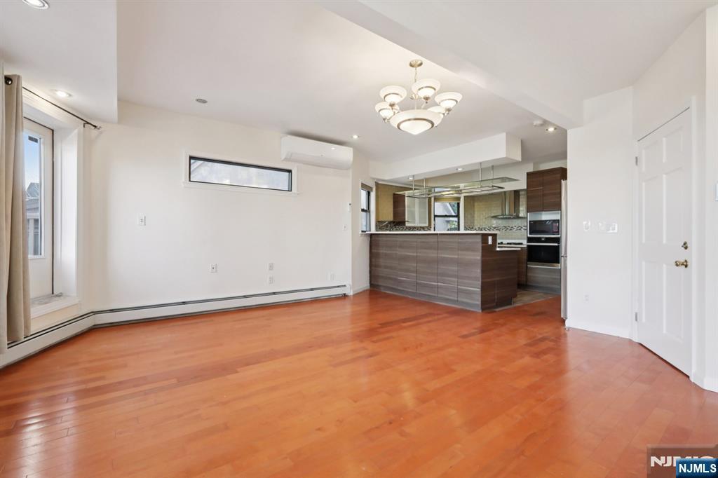 32 Hudson Terrace, Unit 2 Edgewater, NJ 07020 - Photo 6 of 42
