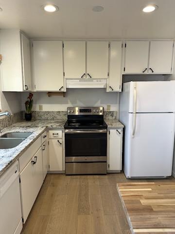 2905 Niagara, Unit 171 Turlock, CA 95382 - Photo 7 of 10 a kitchen with granite countertop white cabinets and white appliances