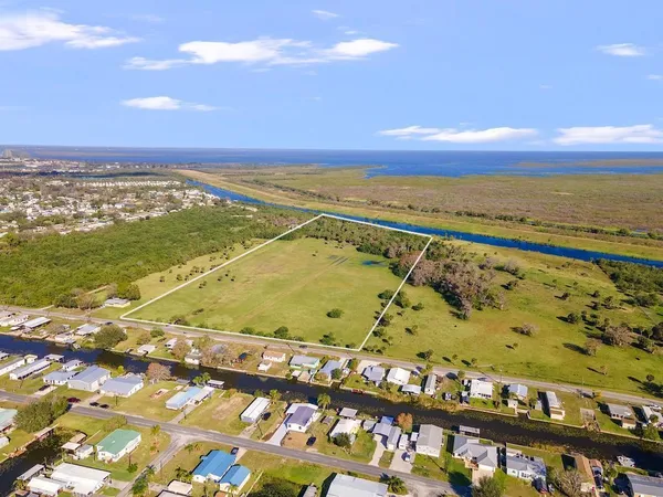 $3,000,000 | 1493 Hunter Road, Okeechobee, FL 34974