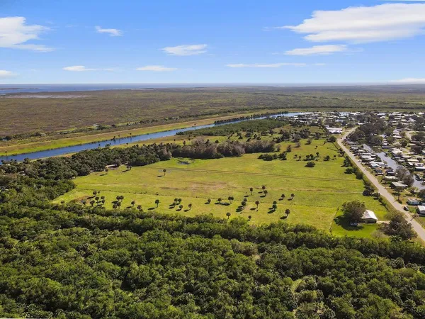 $3,000,000 | 1493 Hunter Road, Okeechobee, FL 34974