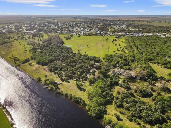 $3,000,000 | 1493 Hunter Road, Okeechobee, FL 34974