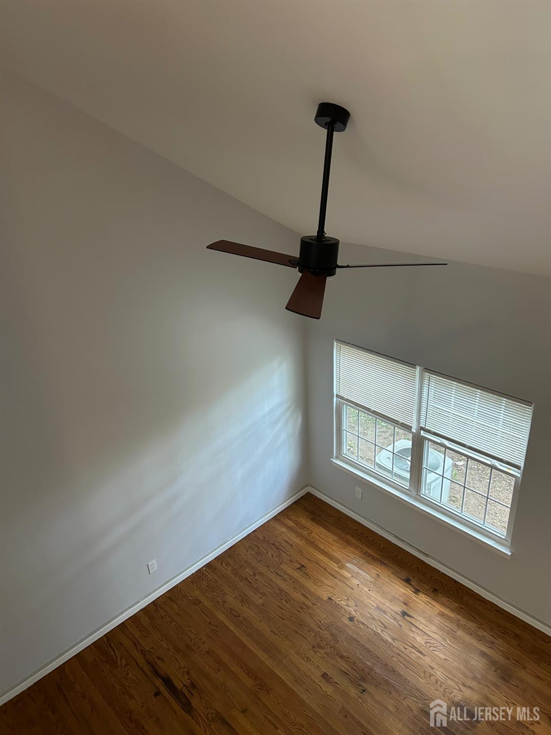 28 Renaissance Lane New Brunswick, NJ 08901 - Photo 5 of 12