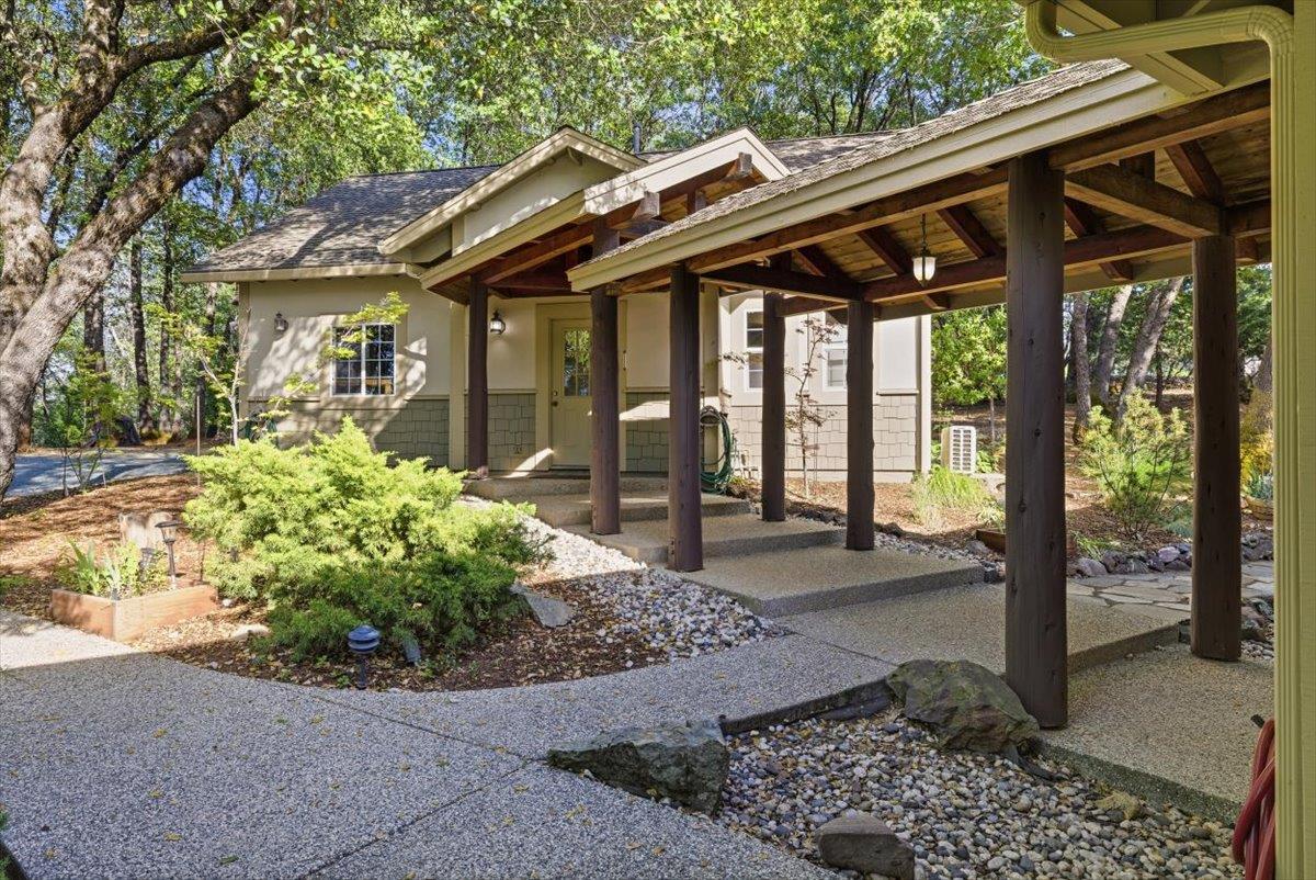 12531 Lowhills Road Nevada City, CA 95959 - Photo 68 of 92 a front view of a house