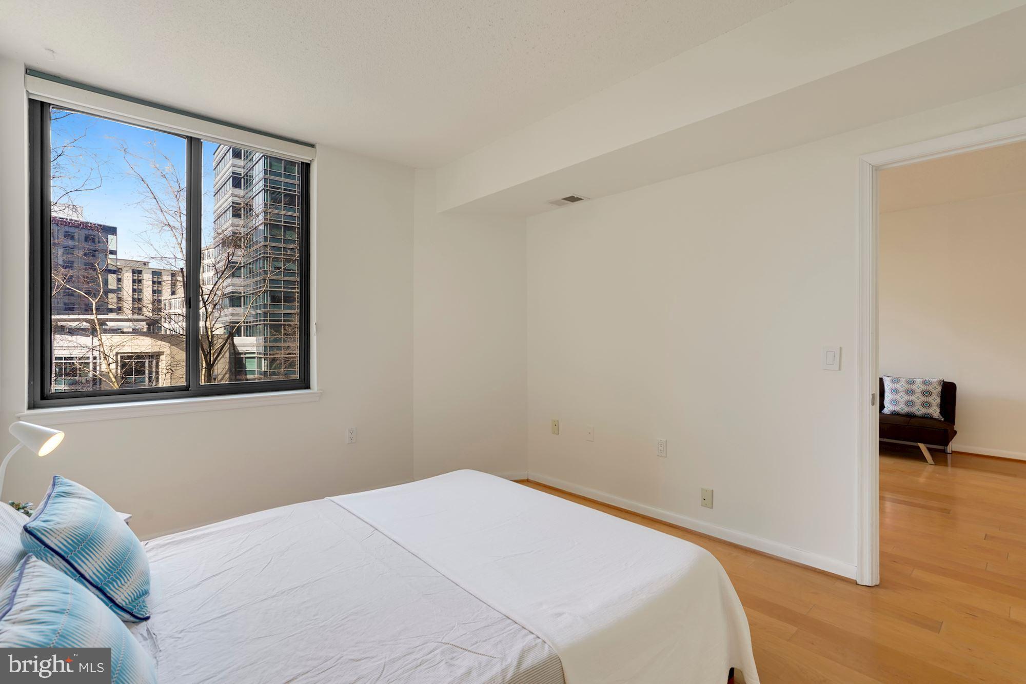 851 North Glebe Road, Unit 303 Arlington, VA 22203 - Photo 16 of 40 Hardwood floors