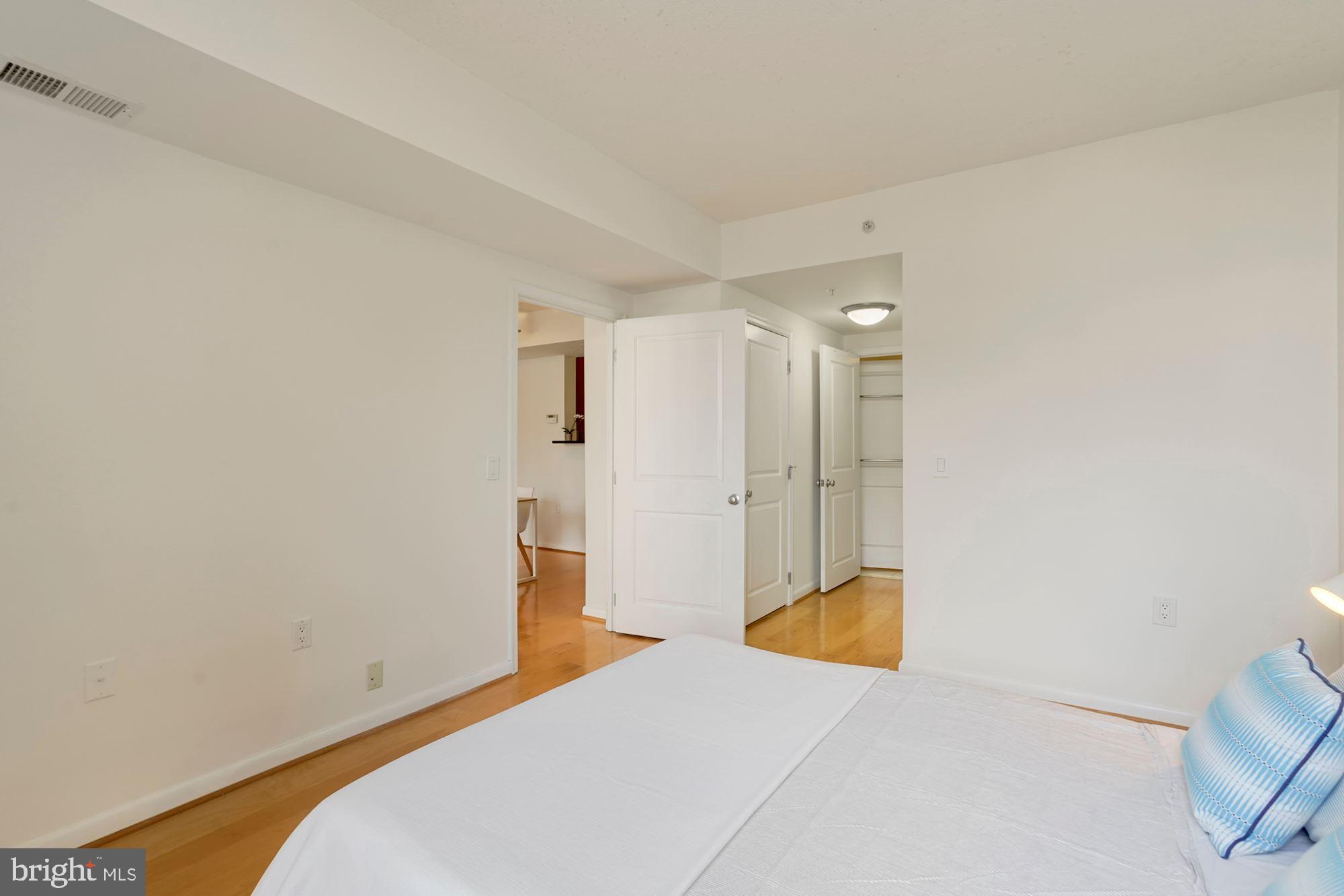 851 North Glebe Road, Unit 303 Arlington, VA 22203 - Photo 17 of 40 Interior access to bathroom