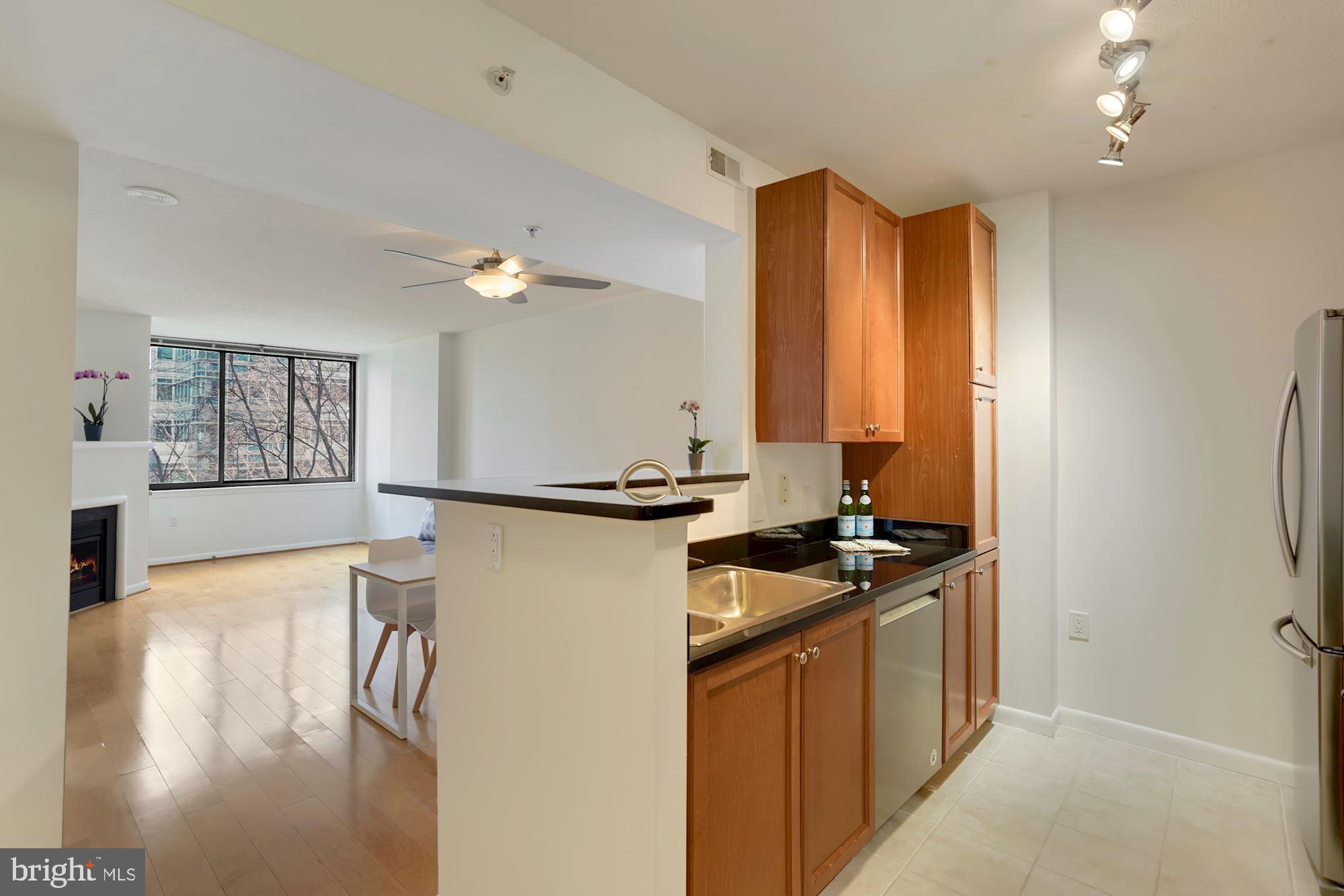 851 North Glebe Road, Unit 303 Arlington, VA 22203 - Photo 2 of 40 Welcome to unit 303!