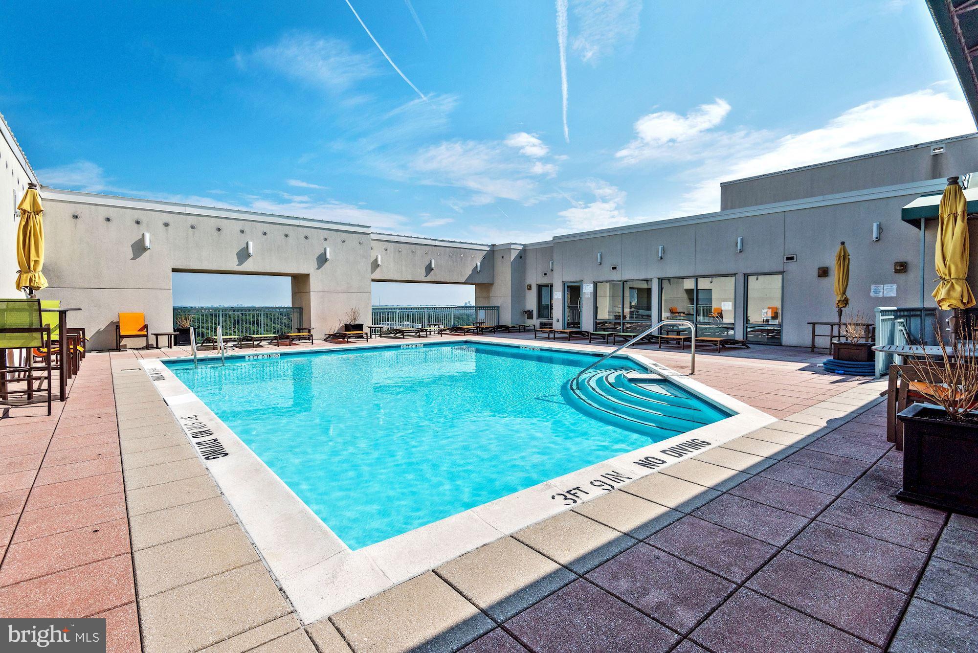 851 North Glebe Road, Unit 303 Arlington, VA 22203 - Photo 23 of 40 Rooftop pool