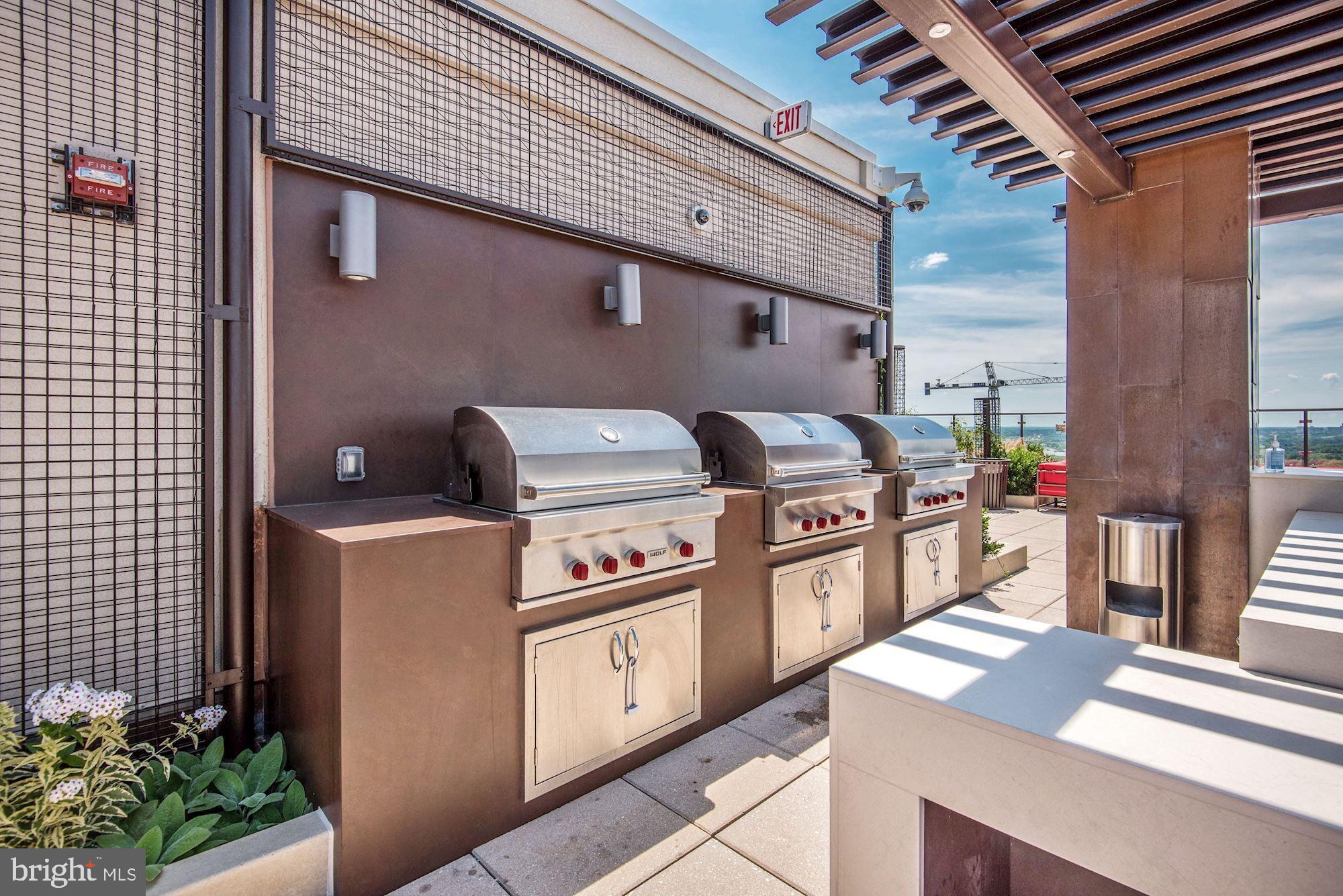 851 North Glebe Road, Unit 303 Arlington, VA 22203 - Photo 26 of 40 Rooftop grills