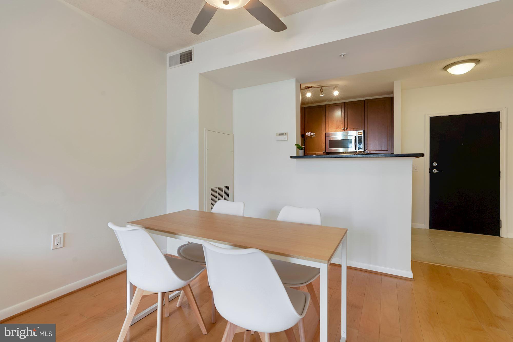 851 North Glebe Road, Unit 303 Arlington, VA 22203 - Photo 10 of 40 Dining area