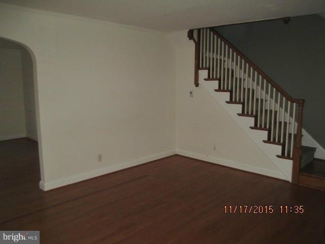 1512 Roundhill Road Baltimore, MD 21218 - Photo 3 of 14 Living Room