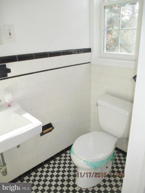 1512 Roundhill Road Baltimore, MD 21218 - Photo 9 of 14 Bath