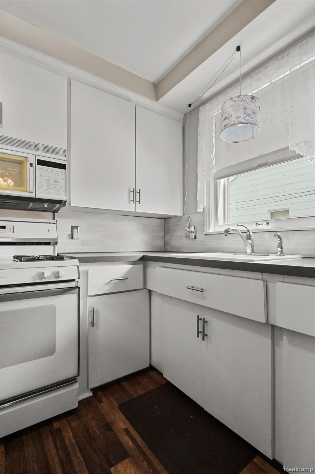 8093 Standard Street Center Line, MI 48015 - Photo 9 of 24 Gallery Image 9