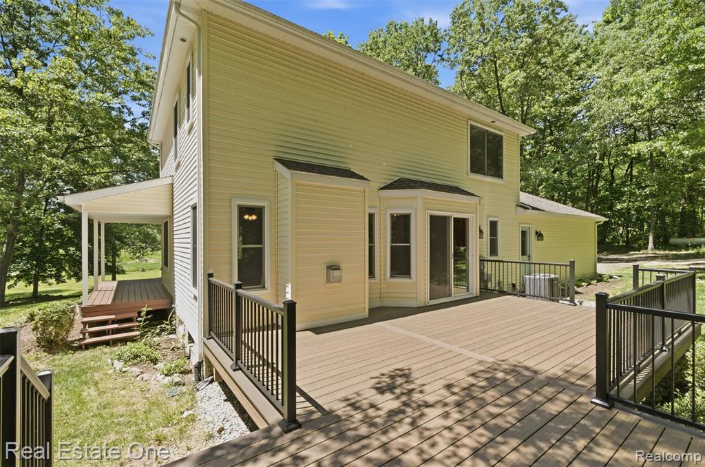 3559 Perry Lake Road Ortonville, MI 48462 - Photo 8 of 41