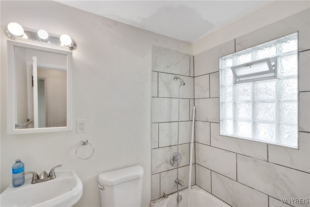 92 Kail Street Buffalo, NY 14207 - Photo 16 of 33 Lower Bathroom