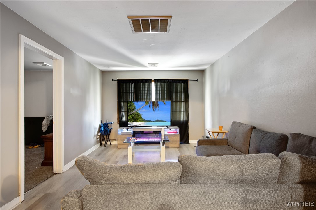 92 Kail Street Buffalo, NY 14207 - Photo 19 of 33 Upper Family Room