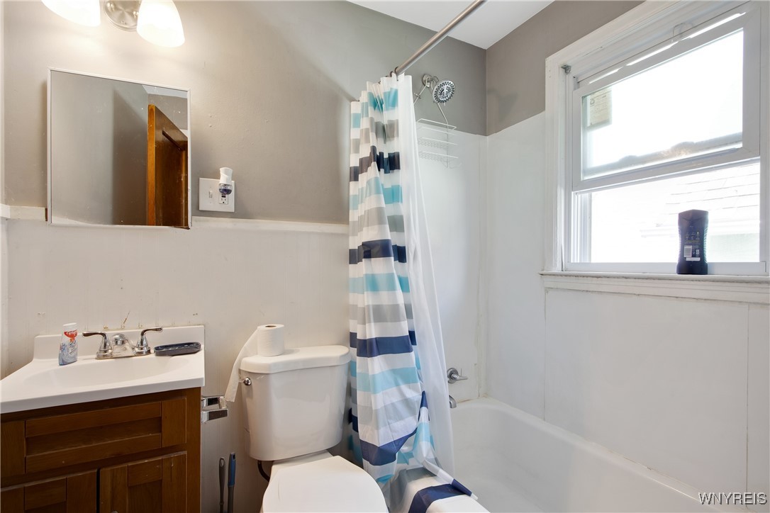 92 Kail Street Buffalo, NY 14207 - Photo 28 of 33 Upper Bathroom