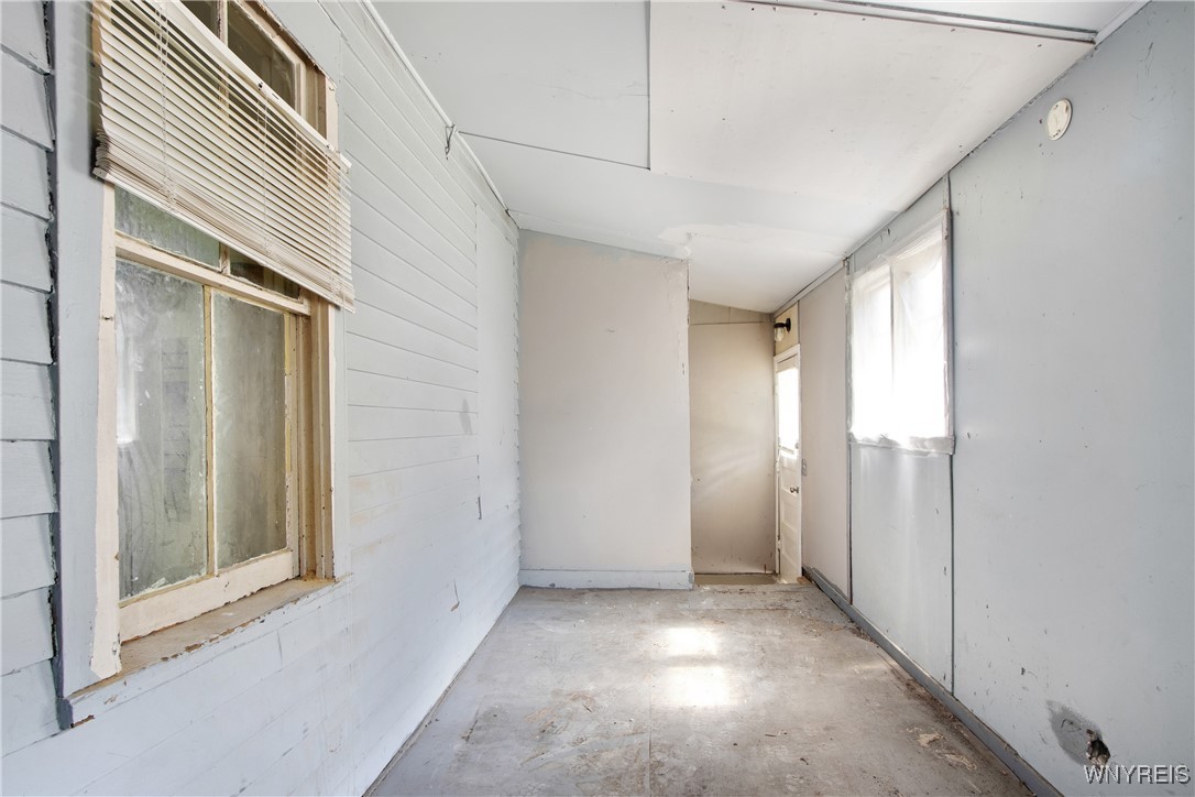 92 Kail Street Buffalo, NY 14207 - Photo 30 of 33 Central Hallway