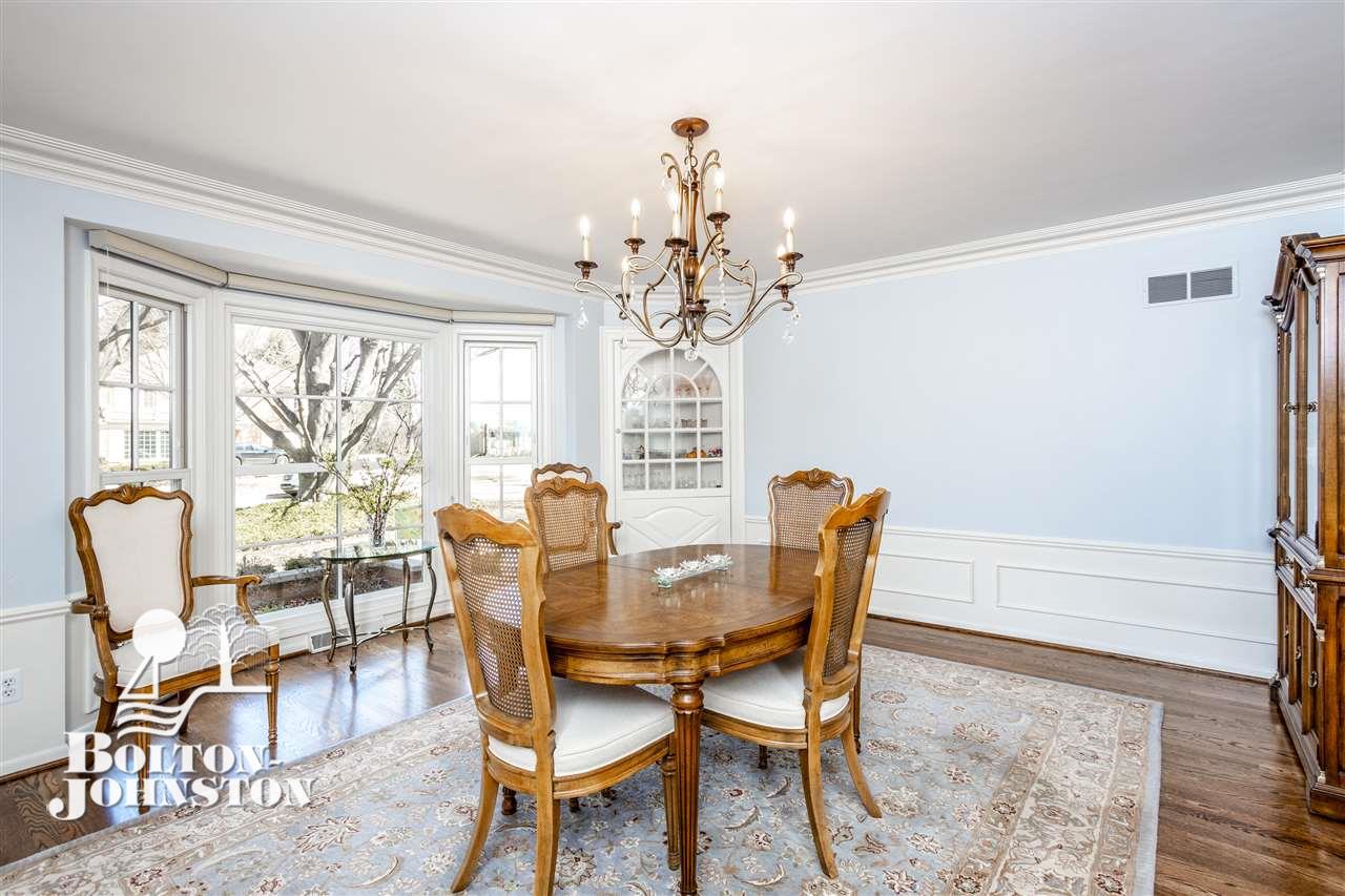 53 Stonehurst Road Grosse Pointe, MI 48236 - Photo 3 of 71 31374249-2.JPG