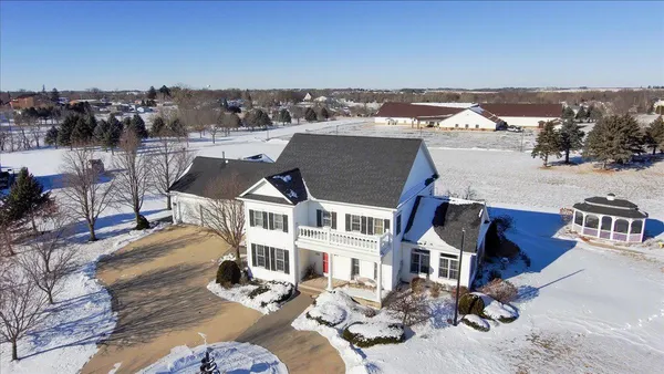 $889,000 | 805 Timothy Drive Southeast, Stewartville, MN 55976