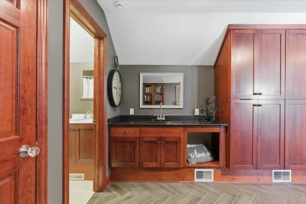 $889,000 | 805 Timothy Drive Southeast, Stewartville, MN 55976