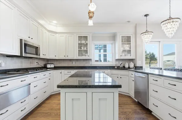 $889,000 | 805 Timothy Drive Southeast, Stewartville, MN 55976