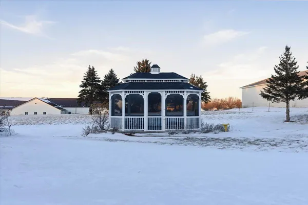 $889,000 | 805 Timothy Drive Southeast, Stewartville, MN 55976