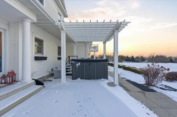 $889,000 | 805 Timothy Drive Southeast, Stewartville, MN 55976