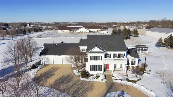 $889,000 | 805 Timothy Drive Southeast, Stewartville, MN 55976