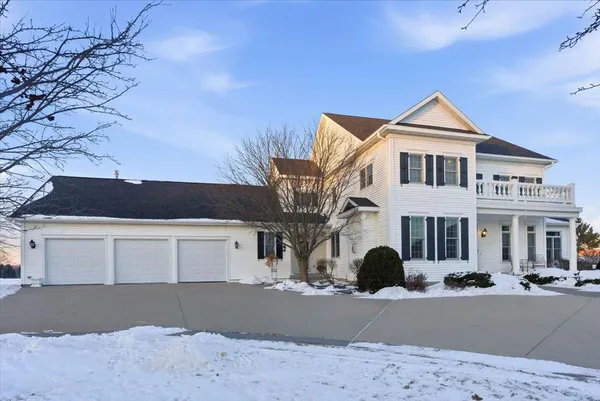 $849,900 | 805 Timothy Drive Southeast, Stewartville, MN 55976