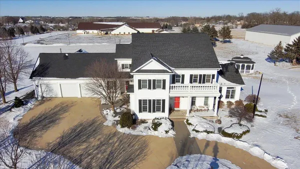 $889,000 | 805 Timothy Drive Southeast, Stewartville, MN 55976