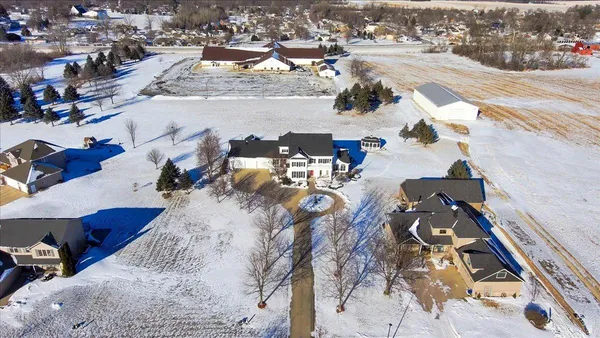 $889,000 | 805 Timothy Drive Southeast, Stewartville, MN 55976