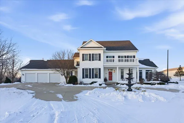 $889,000 | 805 Timothy Drive Southeast, Stewartville, MN 55976