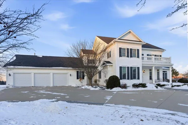 $889,000 | 805 Timothy Drive Southeast, Stewartville, MN 55976