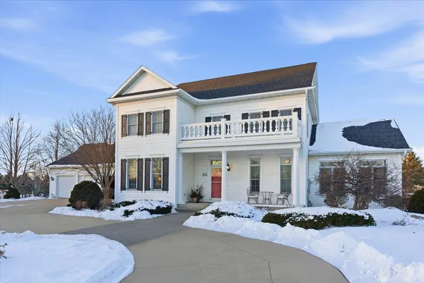 $889,000 | 805 Timothy Drive Southeast, Stewartville, MN 55976