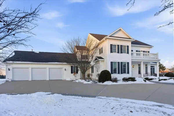 $889,000 | 805 Timothy Drive Southeast, Stewartville, MN 55976